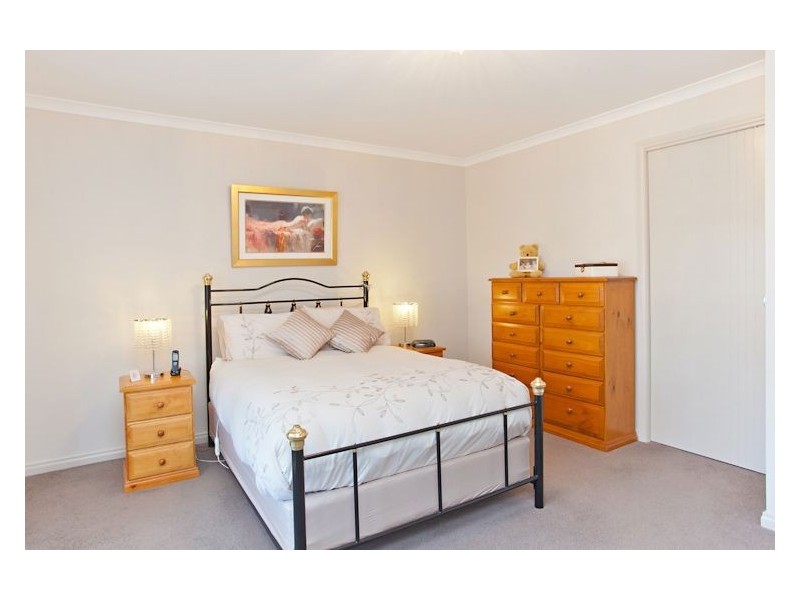 18 Waterford Drive, Miners Rest VIC 3352