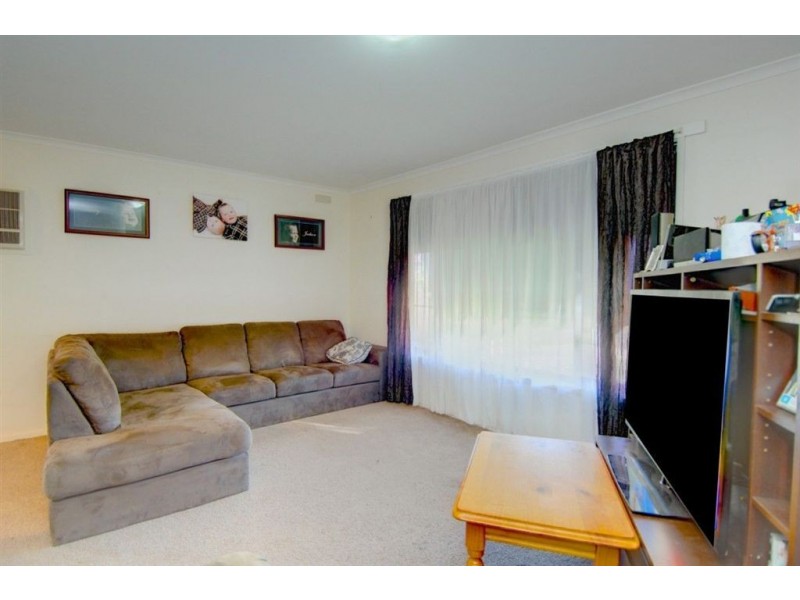 6 Mcnulty Drive, Wendouree VIC 3355