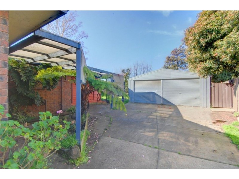 6 Mcnulty Drive, Wendouree VIC 3355