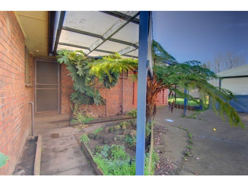 6 Mcnulty Drive, Wendouree VIC 3355