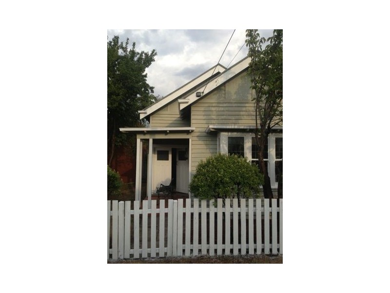 8 Claxton Street, Ballarat Central VIC 3350