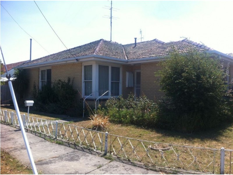 25 Browns Parade, Wendouree VIC 3355