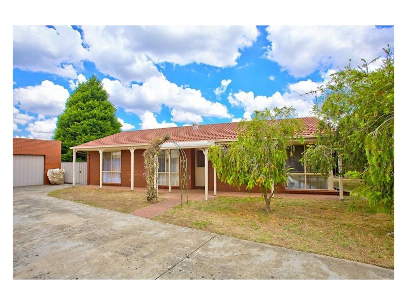 8 Symons Street, Wendouree VIC 3355