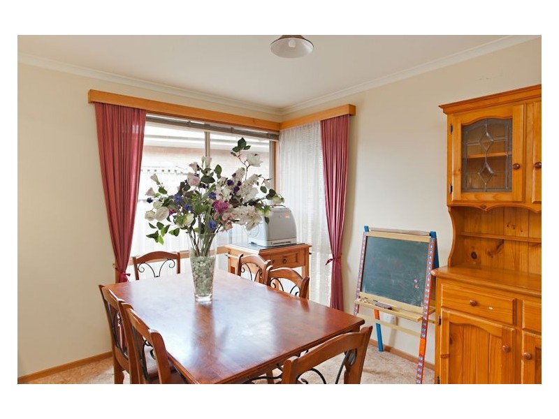 8 Symons Street, Wendouree VIC 3355