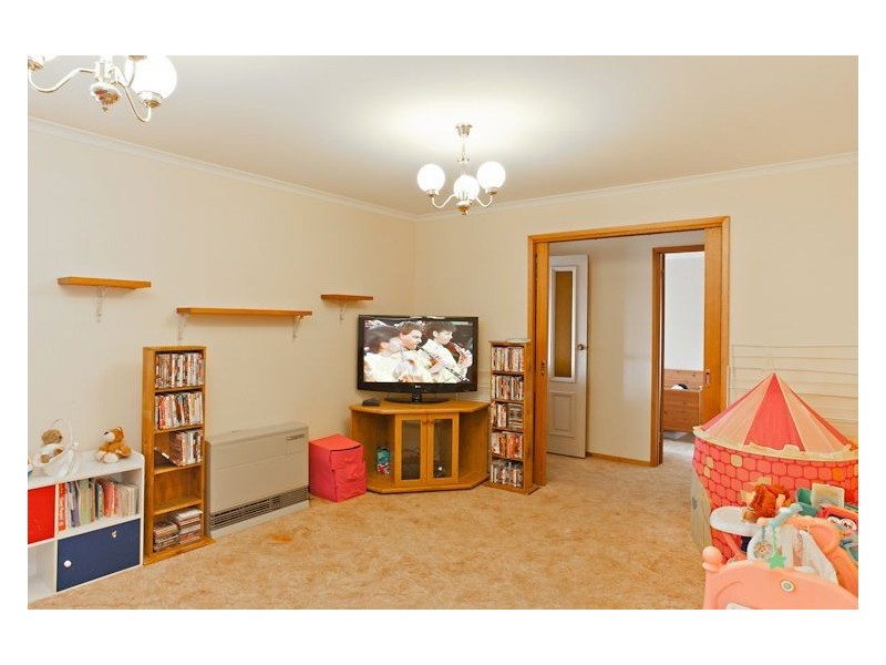 8 Symons Street, Wendouree VIC 3355