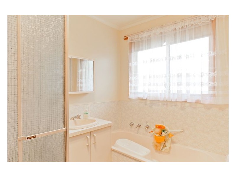 8 Symons Street, Wendouree VIC 3355