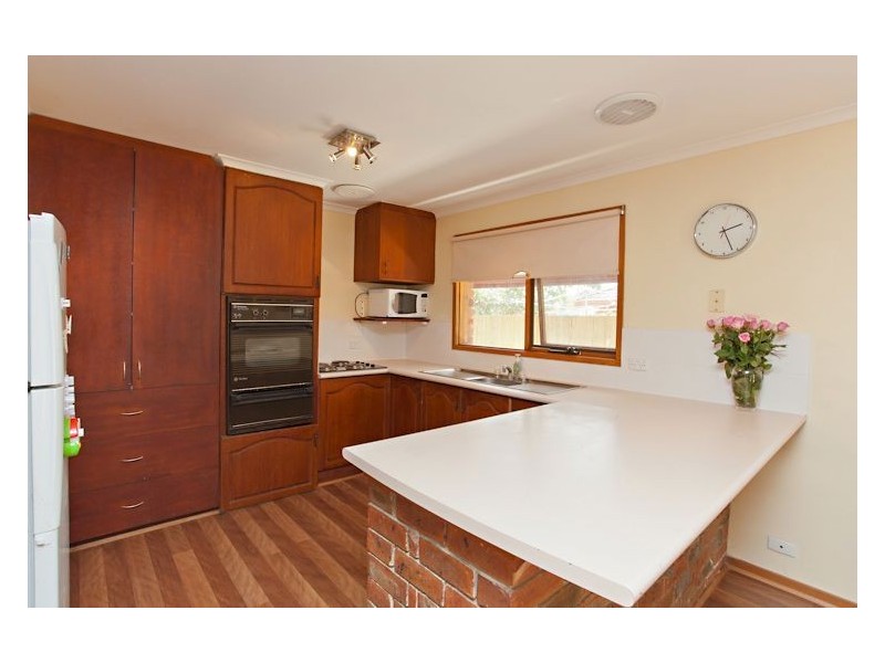 10 Semillon Grove, Mount Clear VIC 3350