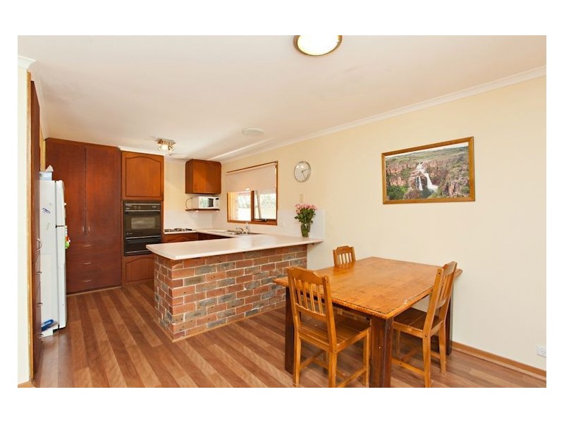 10 Semillon Grove, Mount Clear VIC 3350