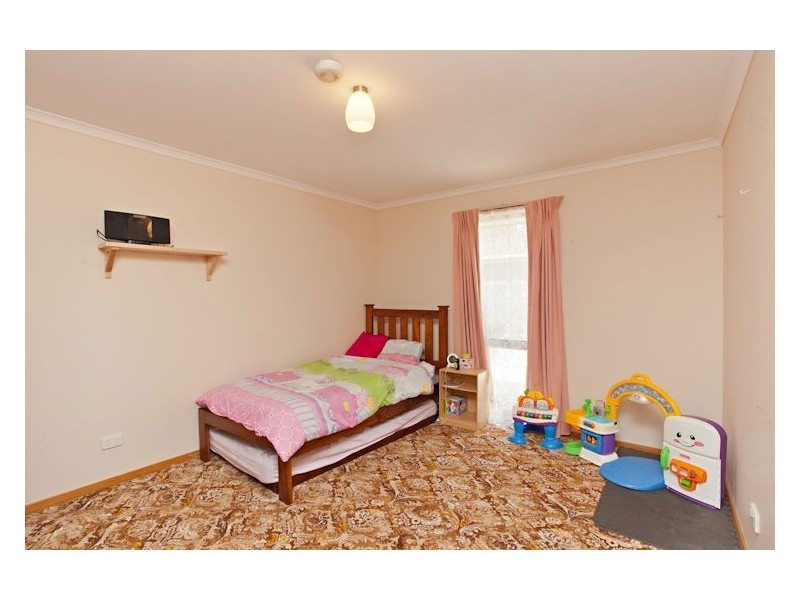 10 Semillon Grove, Mount Clear VIC 3350