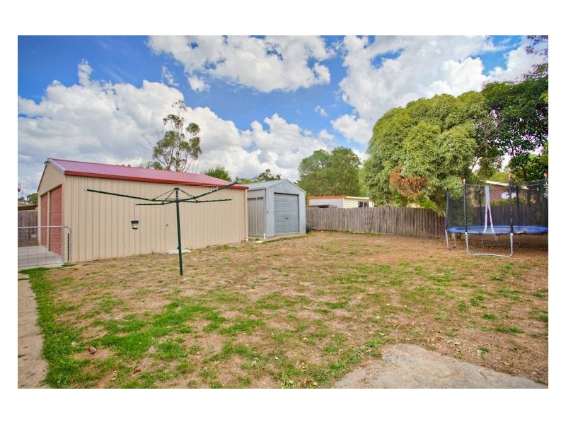 10 Semillon Grove, Mount Clear VIC 3350