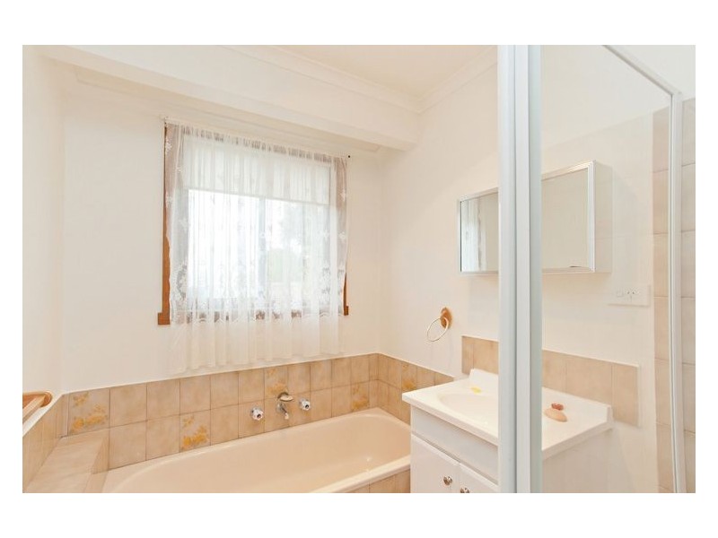 23 Whitelaw Avenue, Delacombe VIC 3356