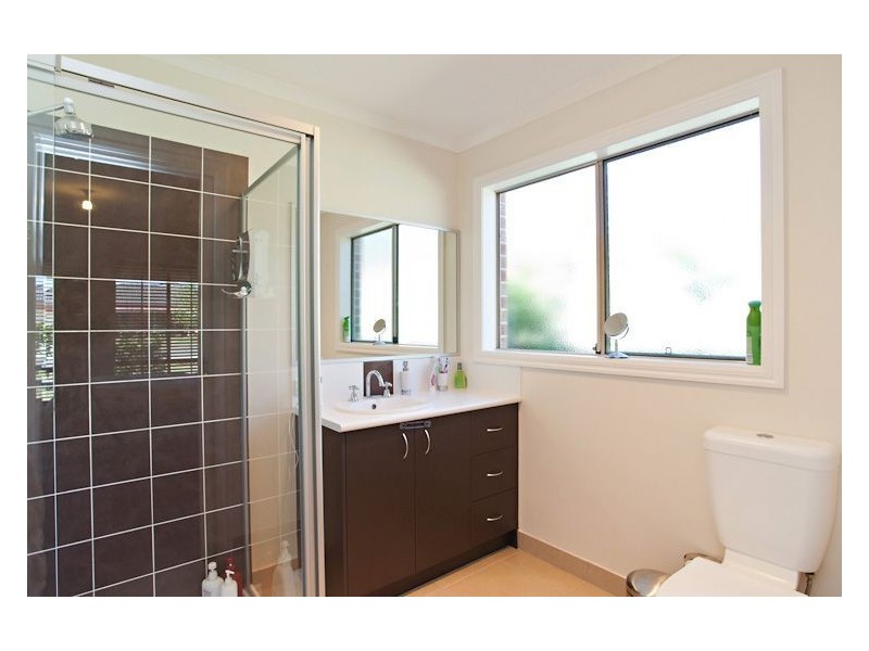 8 Clayton Park Drive, Canadian VIC 3350