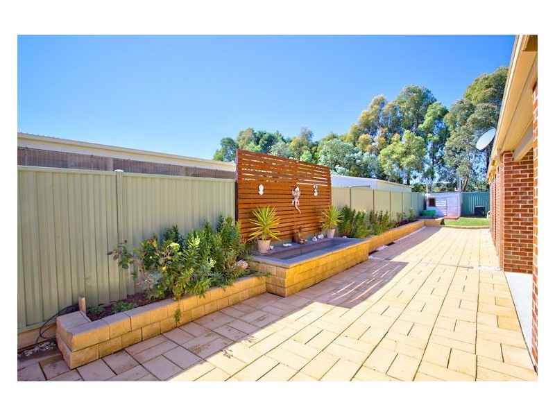 8 Clayton Park Drive, Canadian VIC 3350