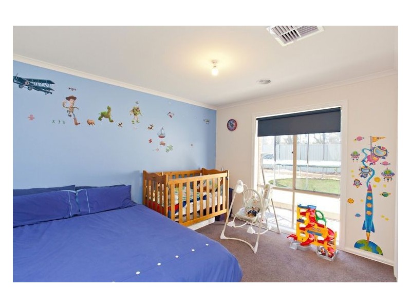 8 Clayton Park Drive, Canadian VIC 3350