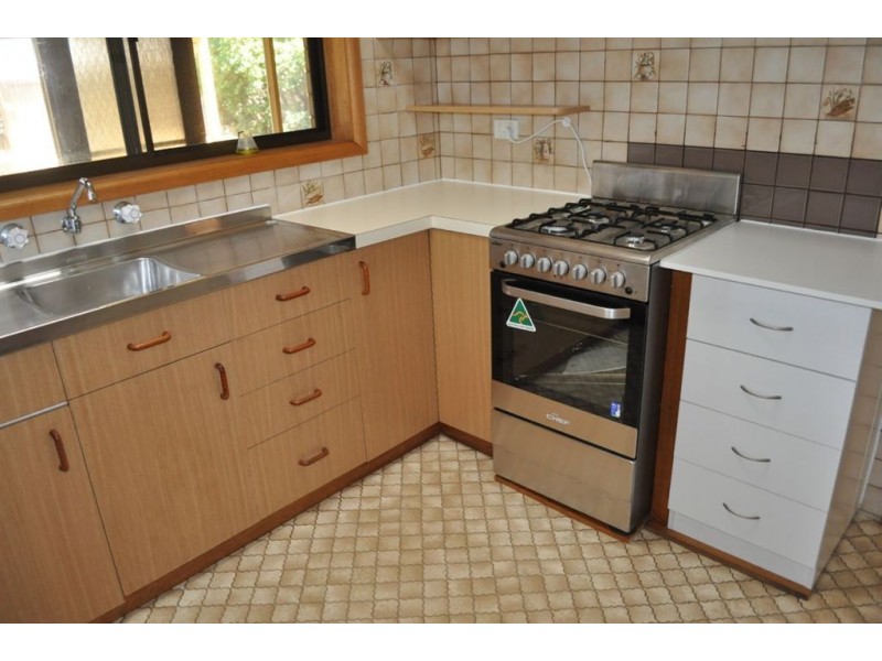 25 Browns Parade, Wendouree VIC 3355