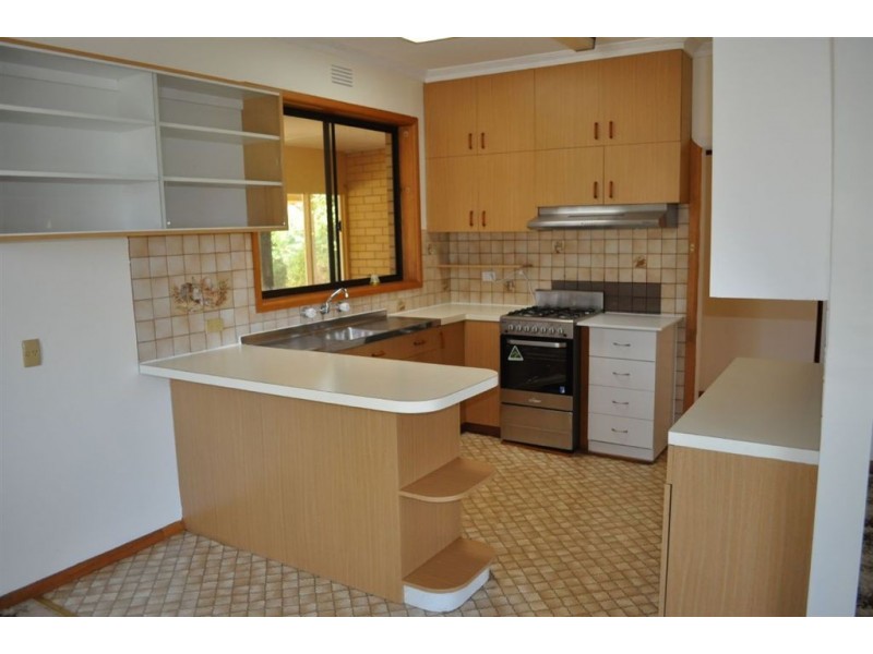 25 Browns Parade, Wendouree VIC 3355