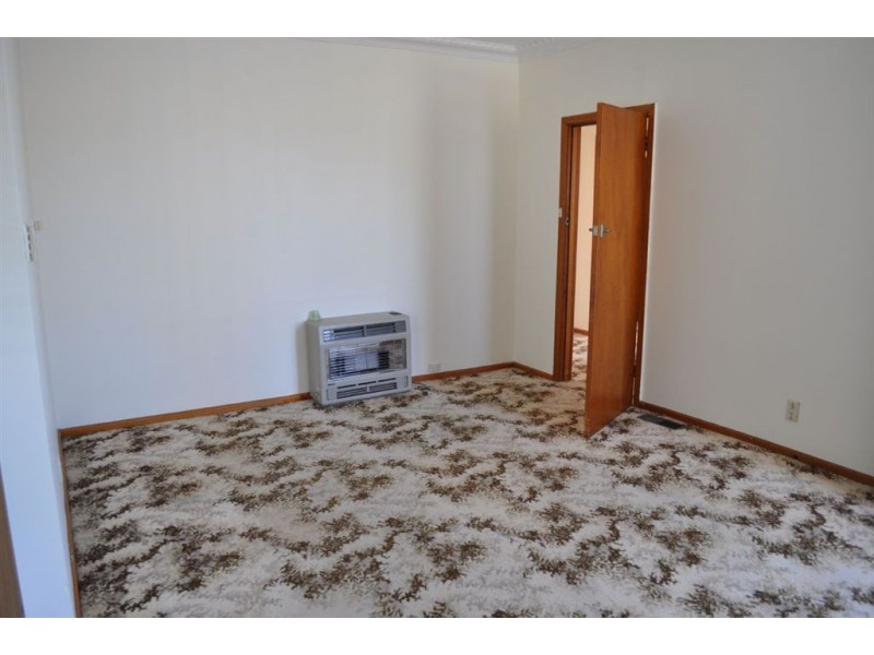 25 Browns Parade, Wendouree VIC 3355