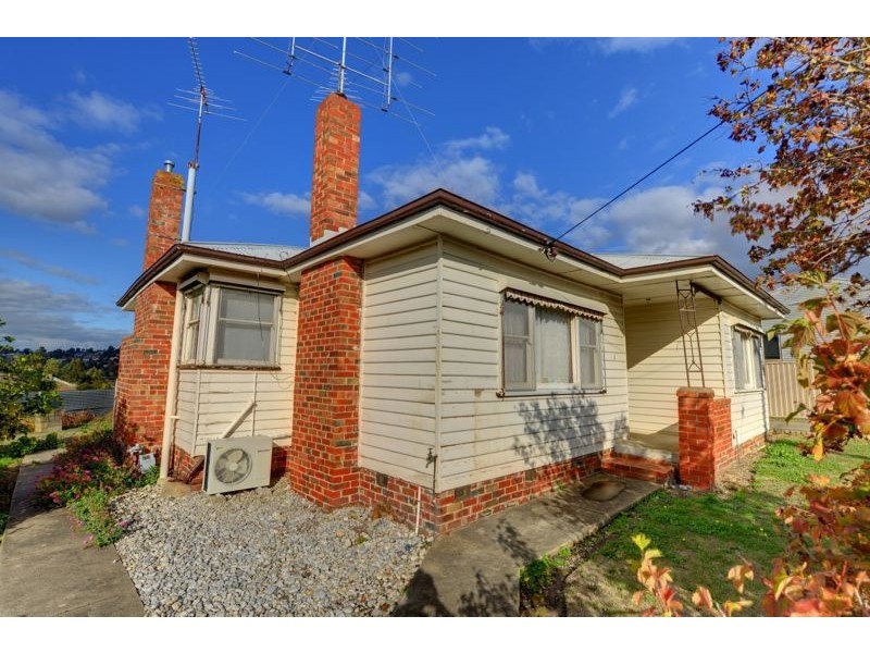 1 Yarrowee Street, Sebastopol VIC 3356