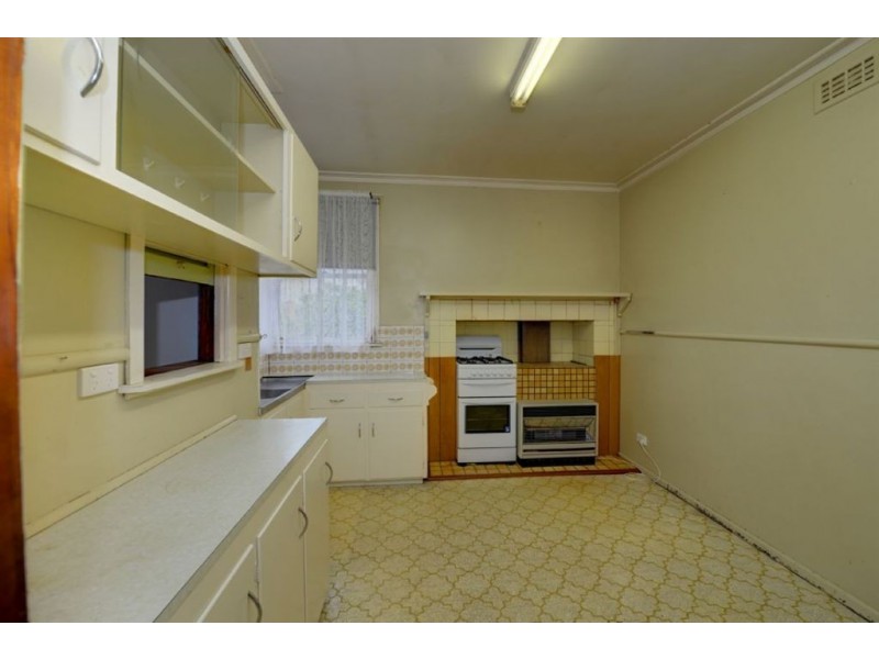 1 Yarrowee Street, Sebastopol VIC 3356