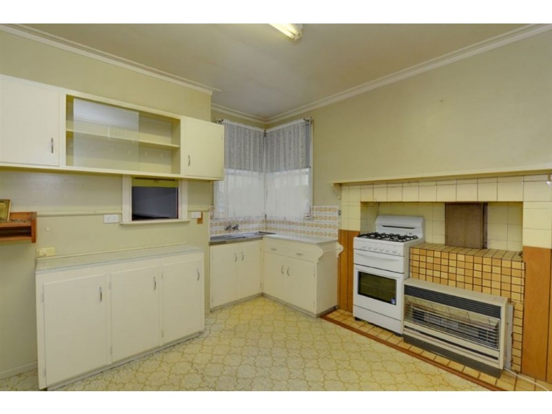 1 Yarrowee Street, Sebastopol VIC 3356