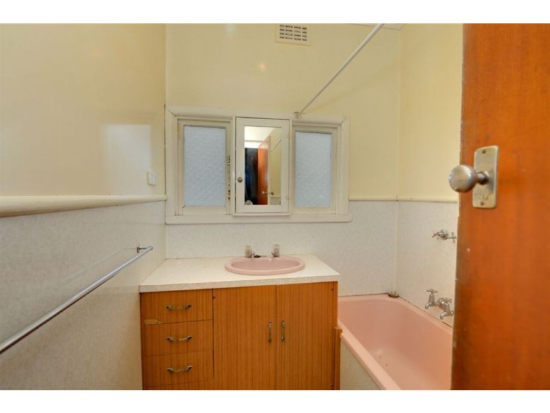 1 Yarrowee Street, Sebastopol VIC 3356