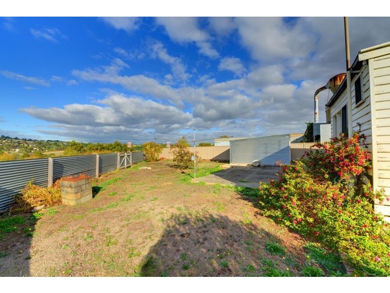 1 Yarrowee Street, Sebastopol VIC 3356