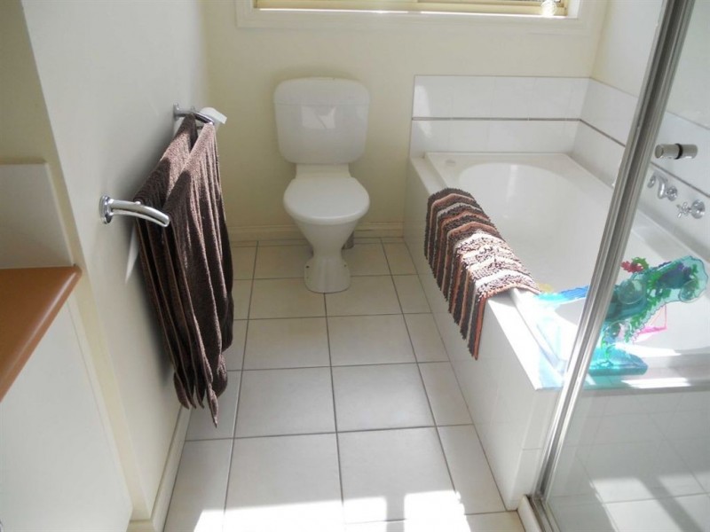 78 Lake Gardens Avenue, Lake Gardens VIC 3355