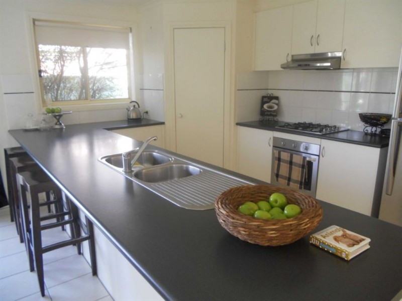 78 Lake Gardens Avenue, Lake Gardens VIC 3355