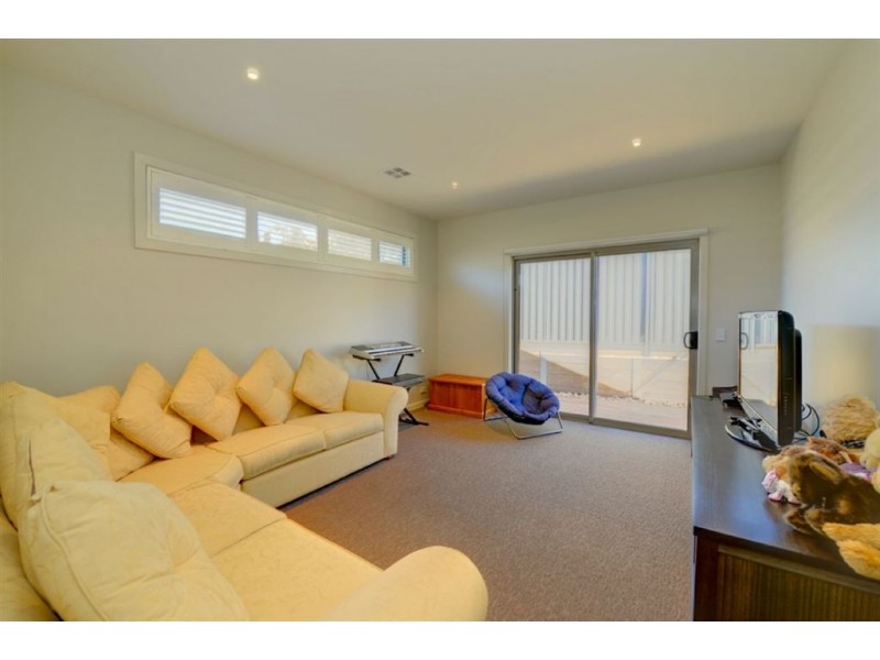 24 St Mirren Drive, Nerrina VIC 3350