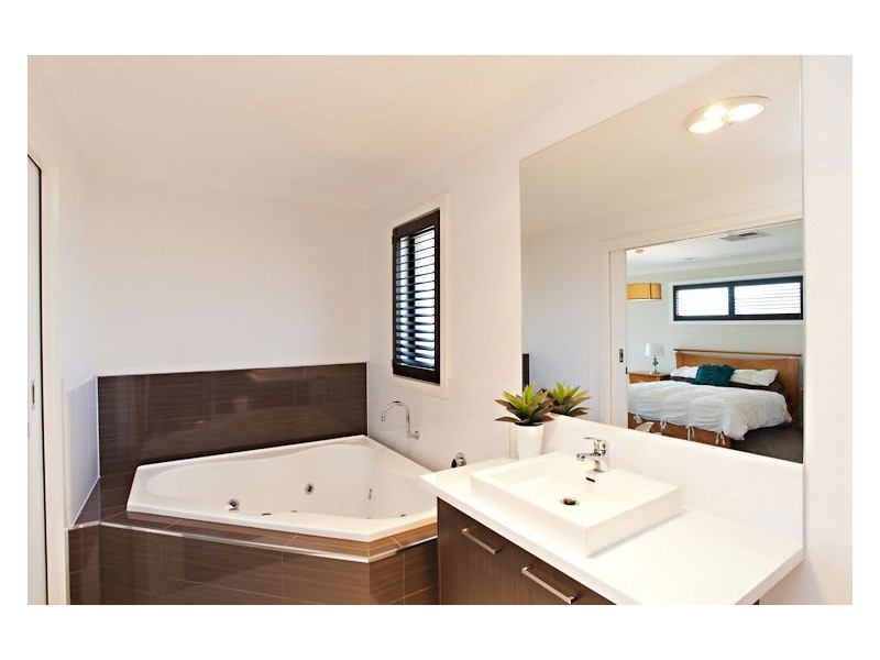 21 Goldwood Drive, Insignia, Alfredton VIC 3350