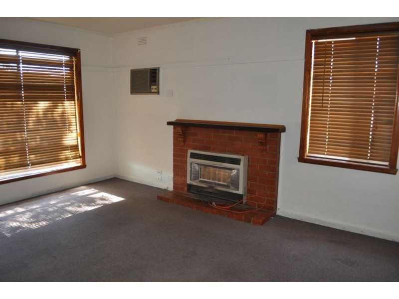 2 Boronia Grove, Wendouree VIC 3355