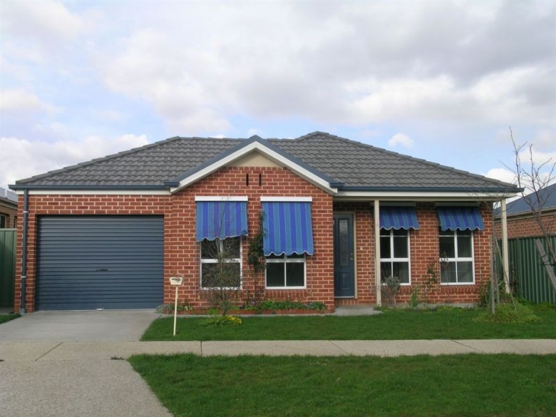 6 Elstead Way, Lake Gardens VIC 3355