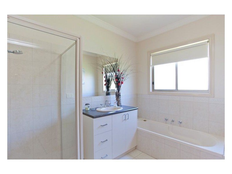 34 Boulevard Drive, Alfredton VIC 3350