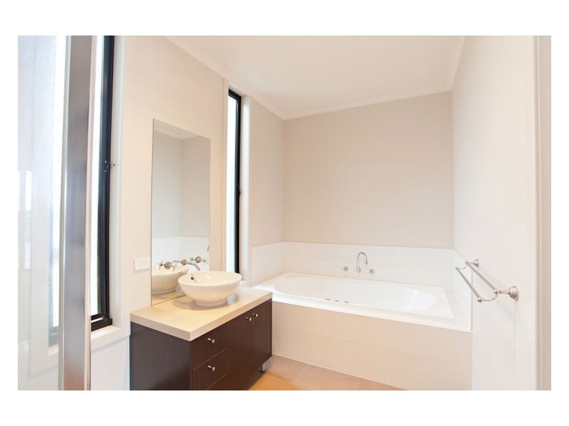 8 Broderick Court, Canadian VIC 3350