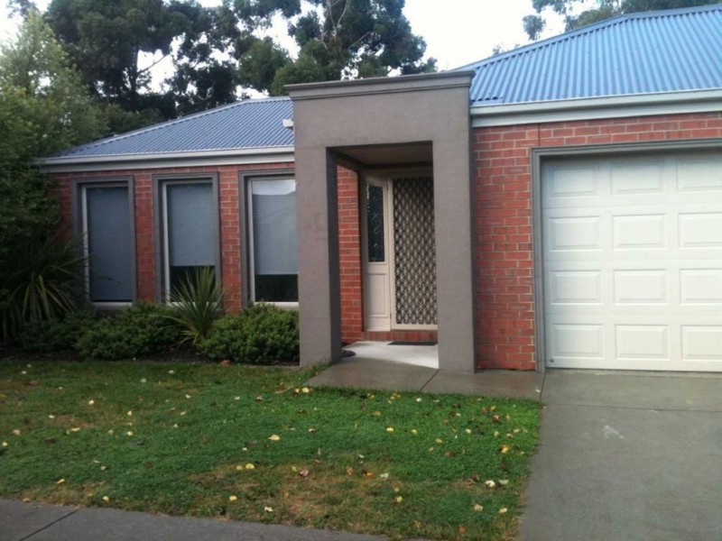 10 Parbury Avenue, Lake Gardens VIC 3355