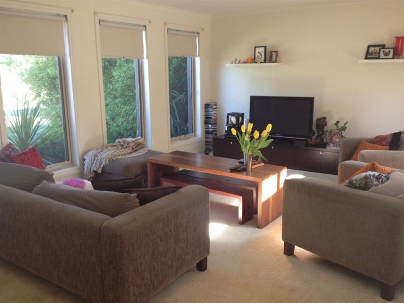 10 Parbury Avenue, Lake Gardens VIC 3355