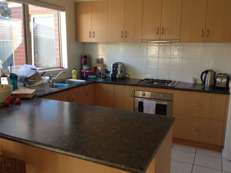 10 Parbury Avenue, Lake Gardens VIC 3355