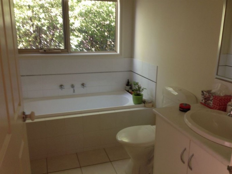 10 Parbury Avenue, Lake Gardens VIC 3355