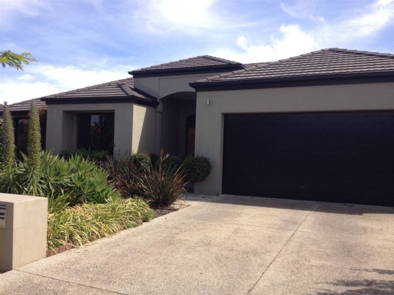 32 Faversham Avenue, Lake Gardens VIC 3355