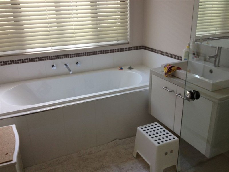 32 Faversham Avenue, Lake Gardens VIC 3355