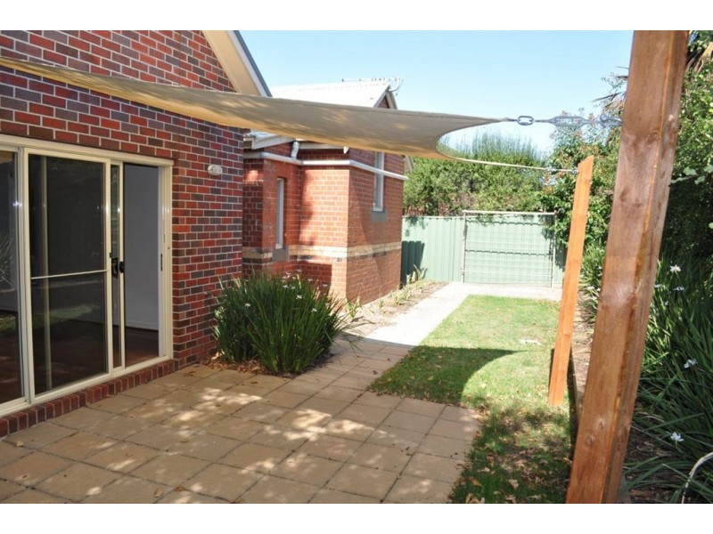 8 McPhee Place, Lake Gardens VIC 3355