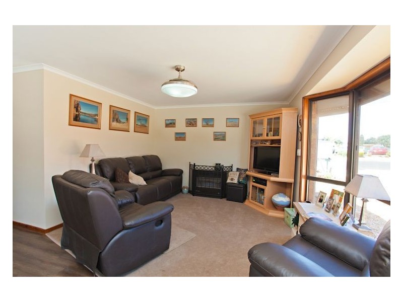 1/61 Grandview Grove, Wendouree VIC 3355