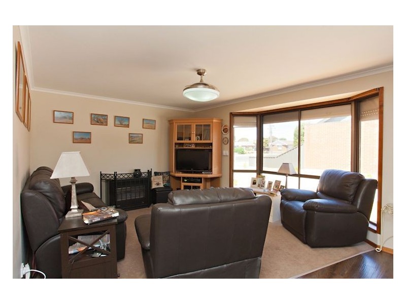 1/61 Grandview Grove, Wendouree VIC 3355