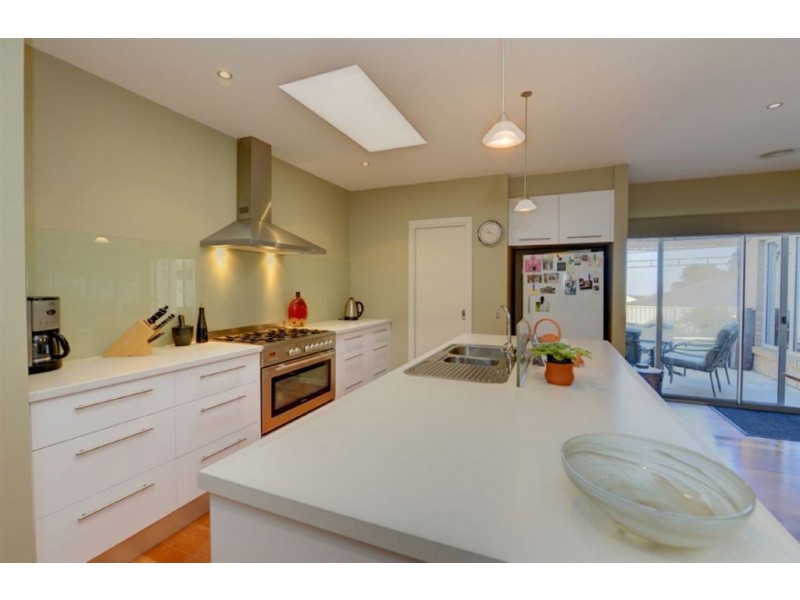 5 Catherine Court, Brown Hill VIC 3350