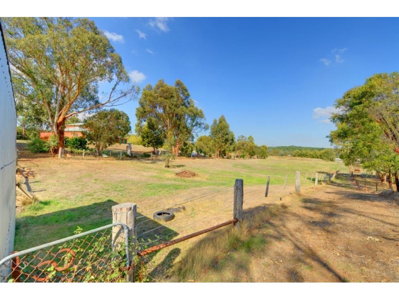 10 Charles Scorer Court, Magpie VIC 3352