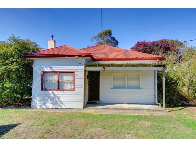 33 Yarrowee Street, Sebastopol VIC 3356