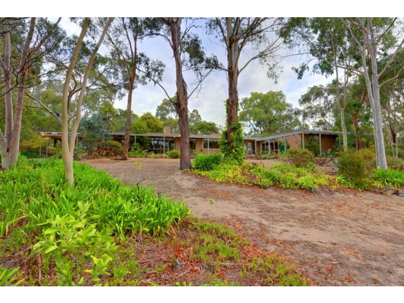 133 Moss Avenue, Mount Helen VIC 3350