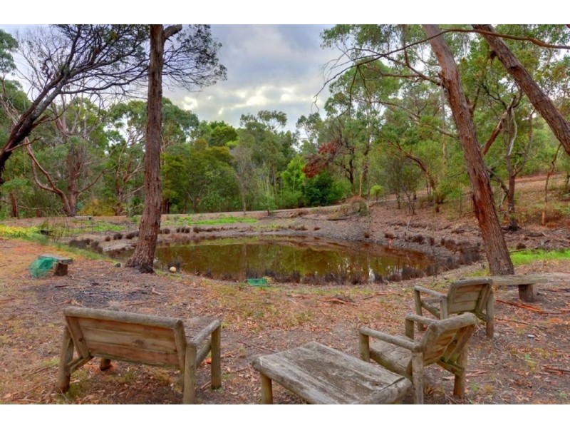 133 Moss Avenue, Mount Helen VIC 3350