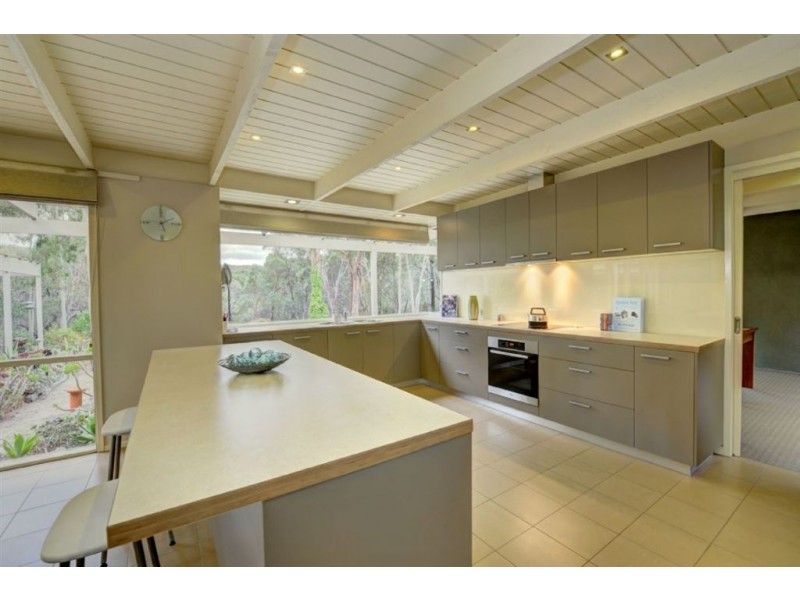 133 Moss Avenue, Mount Helen VIC 3350