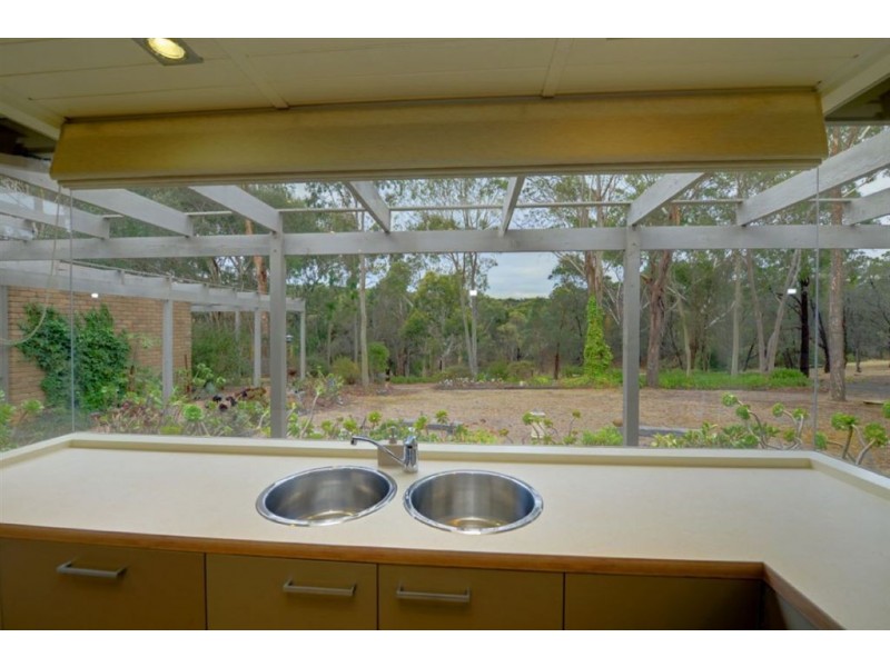 133 Moss Avenue, Mount Helen VIC 3350